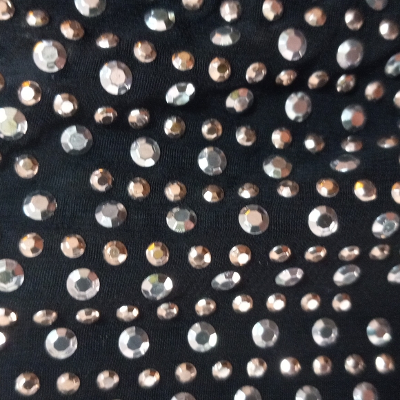 Black cap sleeve top. New. Fits small to medium. - Picture 4 of 5